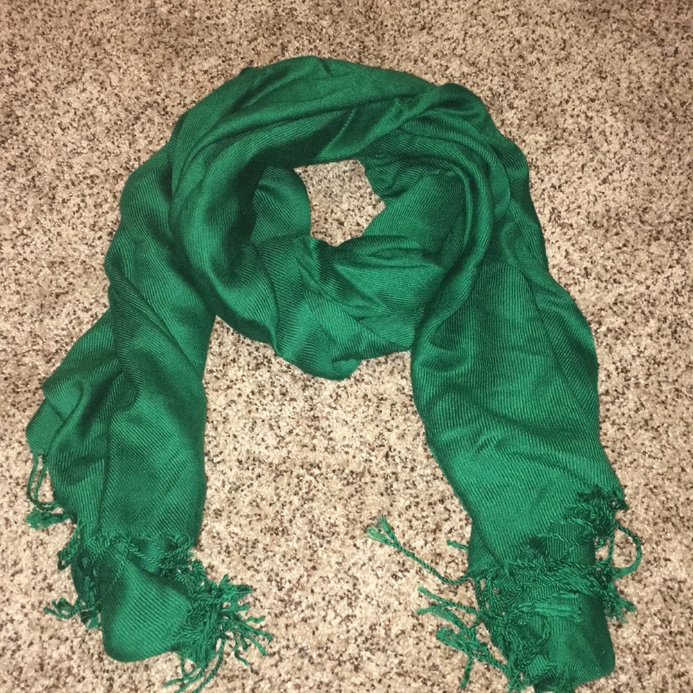 Gorgeous Tasseled Green Shawl/Scarf